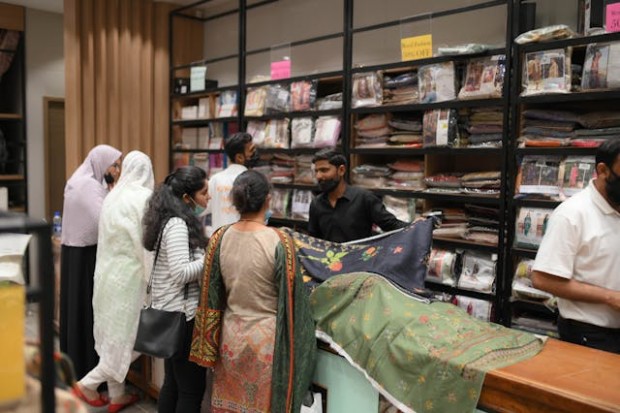 People buying hand-made fabrics