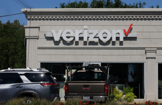 Verizon Enters $20 Billion Agreement to Buy Frontier Communications, Enhancing Fiber Network