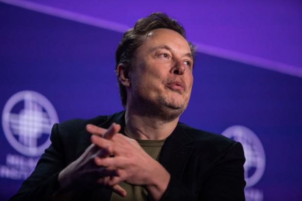 Tesla Revenue-Sharing Deal with xAI Denied by Elon Musk Amid Licensing Talks