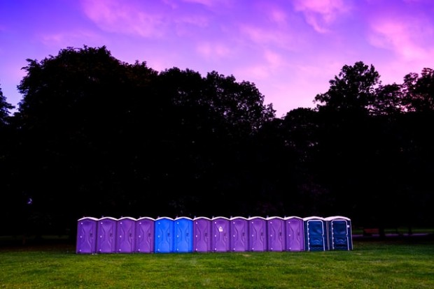 3 Things to Consider When Hiring Portable Toilets for a Franchise