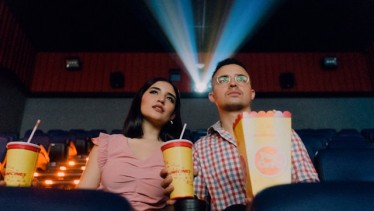 Couple watchin iin the theater