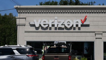 Verizon Enters $20 Billion Agreement to Buy Frontier Communications, Enhancing Fiber Network