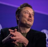 Tesla Revenue-Sharing Deal with xAI Denied by Elon Musk Amid Licensing Talks