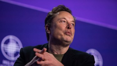 Tesla Revenue-Sharing Deal with xAI Denied by Elon Musk Amid Licensing Talks